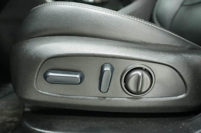 Used 2024 WHITE GMC SLT image 21