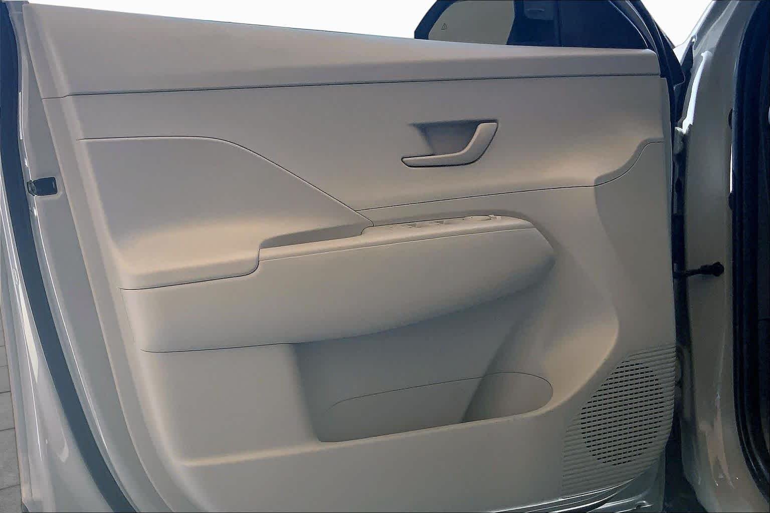 2025 Hyundai Kona SE - Photo 21