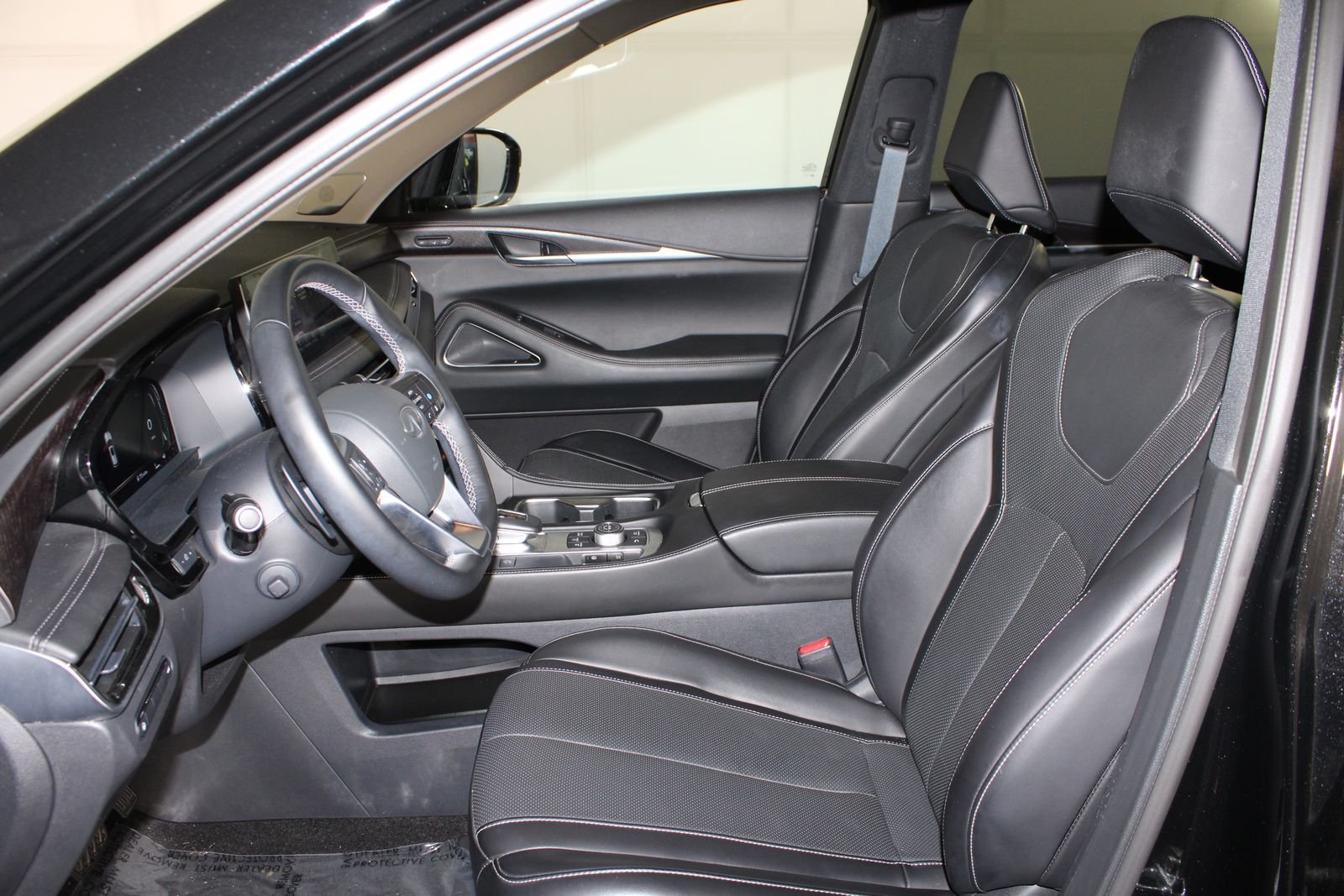 Used 2025 Black INFINITI Sensory image 14