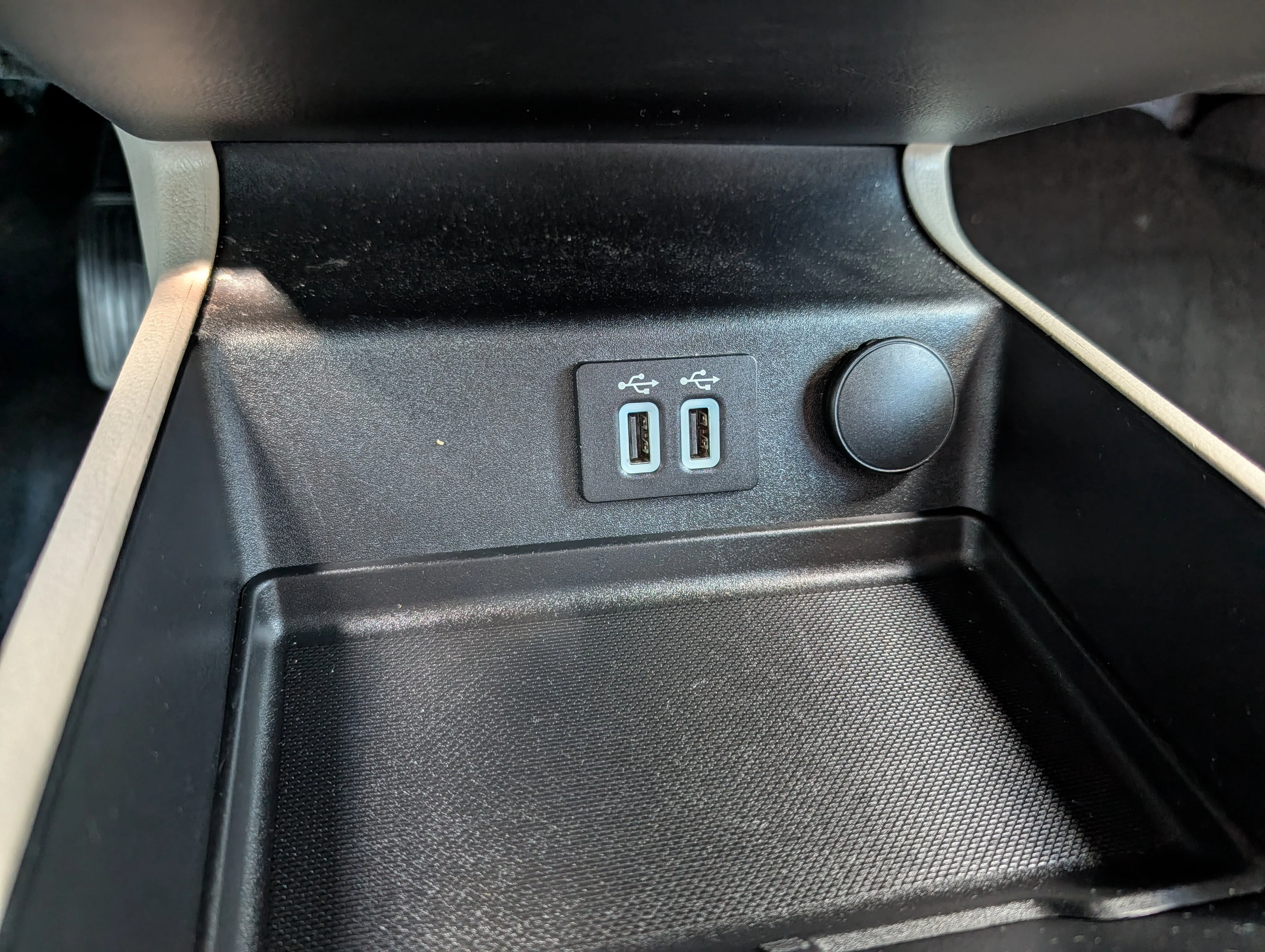 Used 2019 Magnetic Metallic Ford SE image 33