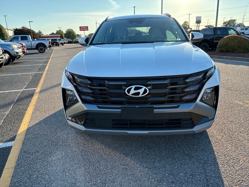 Used 2025 White Hyundai SEL image 9