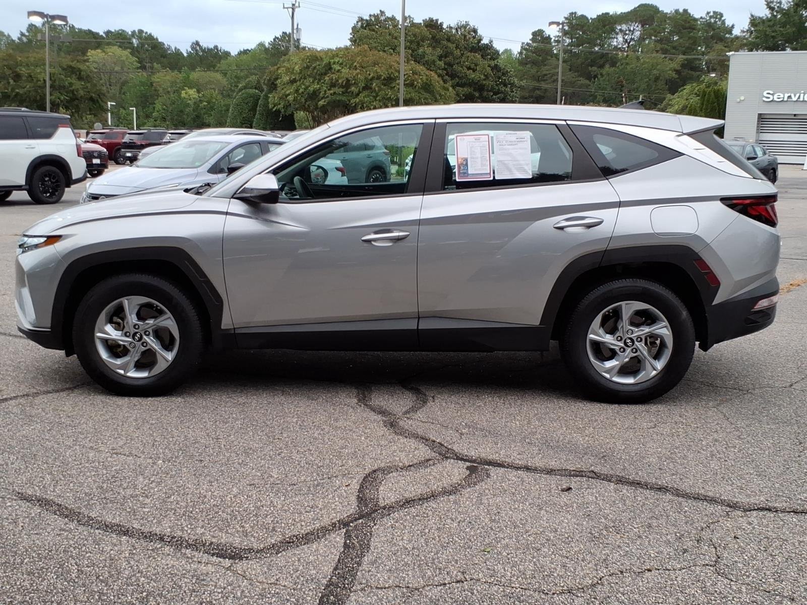 Used 2022 Shimmering Silver Hyundai SE image 3