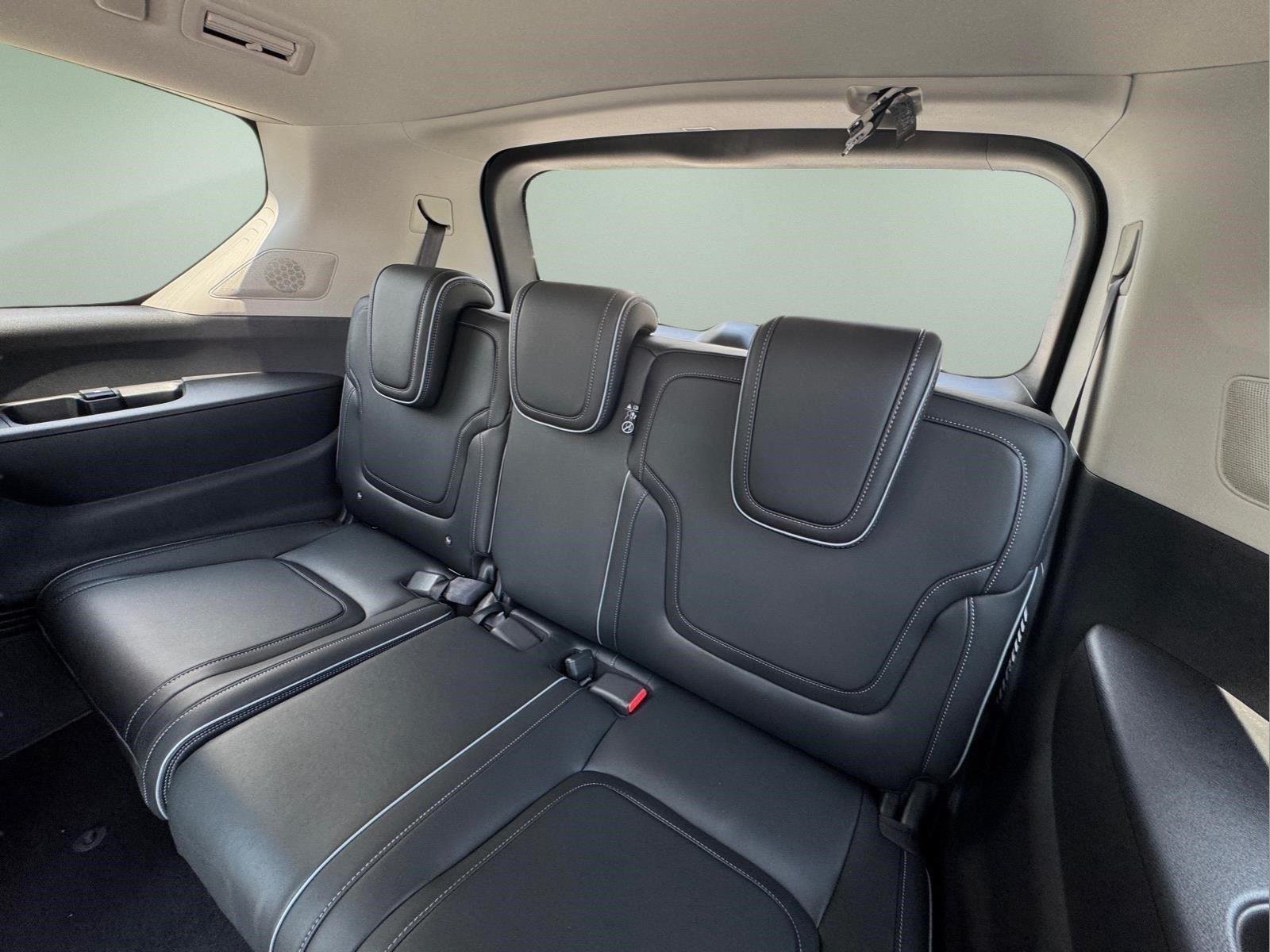 New 2027 RADIANT WHITE INFINITI Luxe 4WD image 15