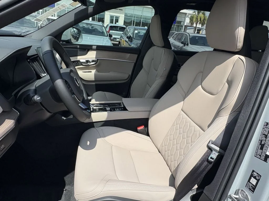 2026 Volvo XC90 Plus - Photo 13