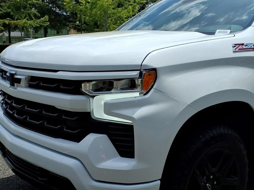 New 2026 Summit White Chevrolet RST image 25