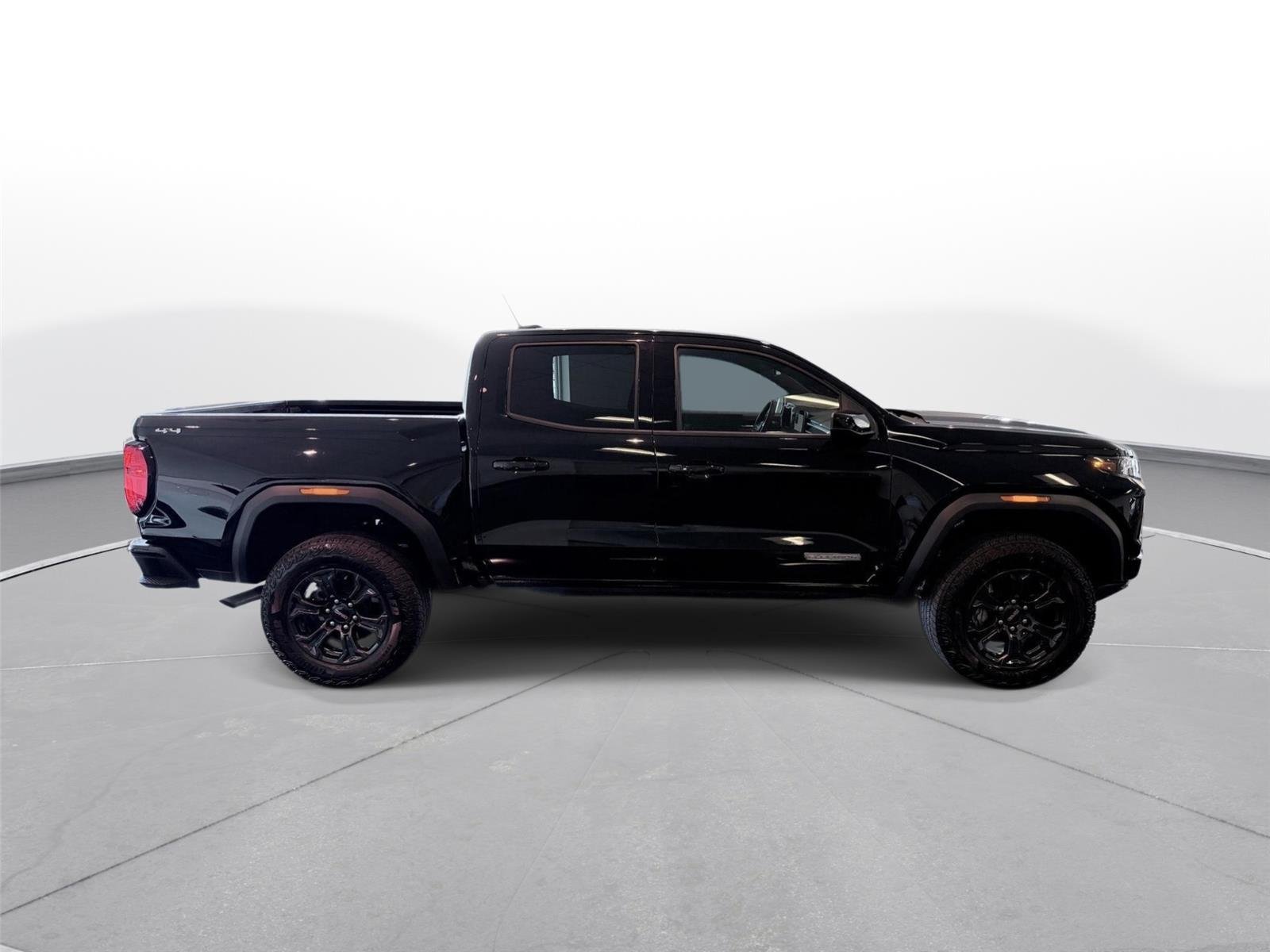 Used 2025 Onyx Black GMC Elevation image 21