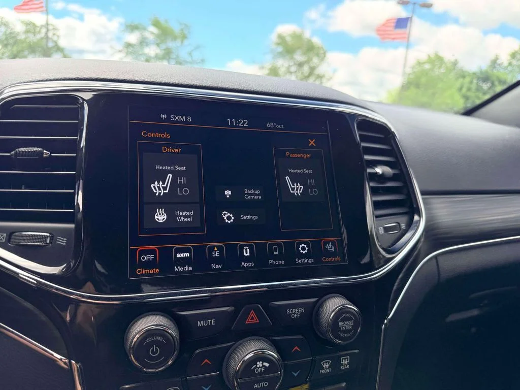 Used 2022 White Jeep Limited image 26