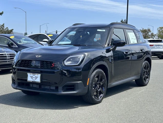 2027 MINI Countryman Signature Plus