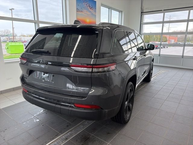 Used 2025 Gray Jeep Altitude X image 4