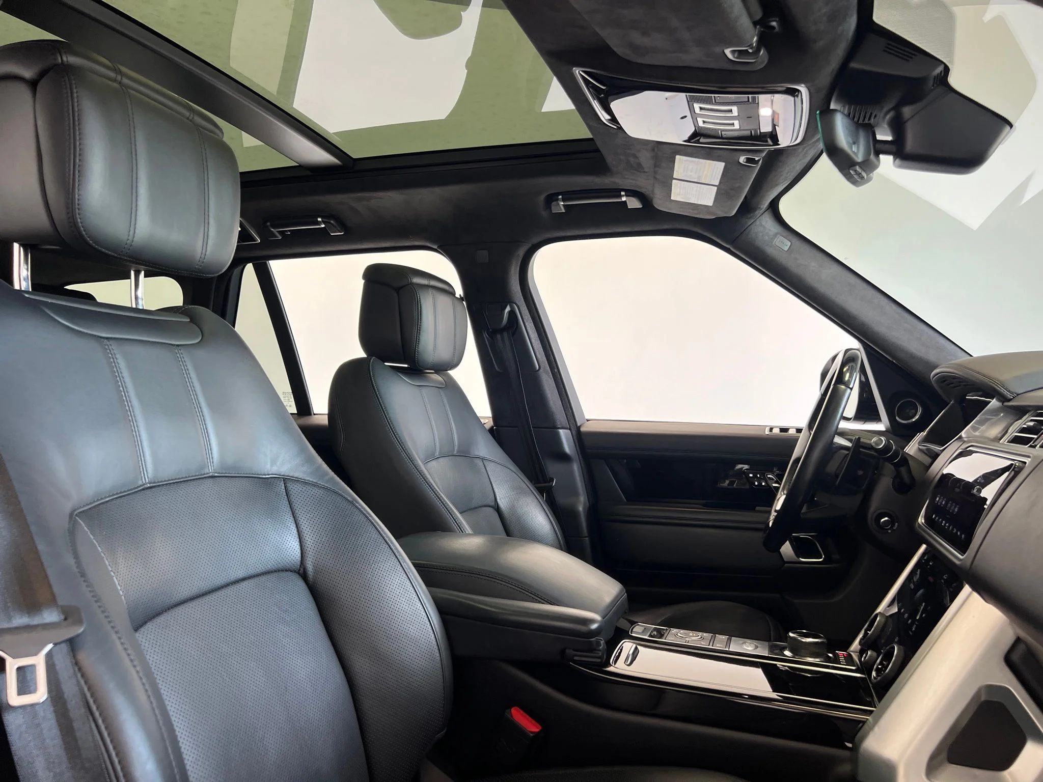 Used 2019  Land Rover 5.0L V8 Supercharged image 25