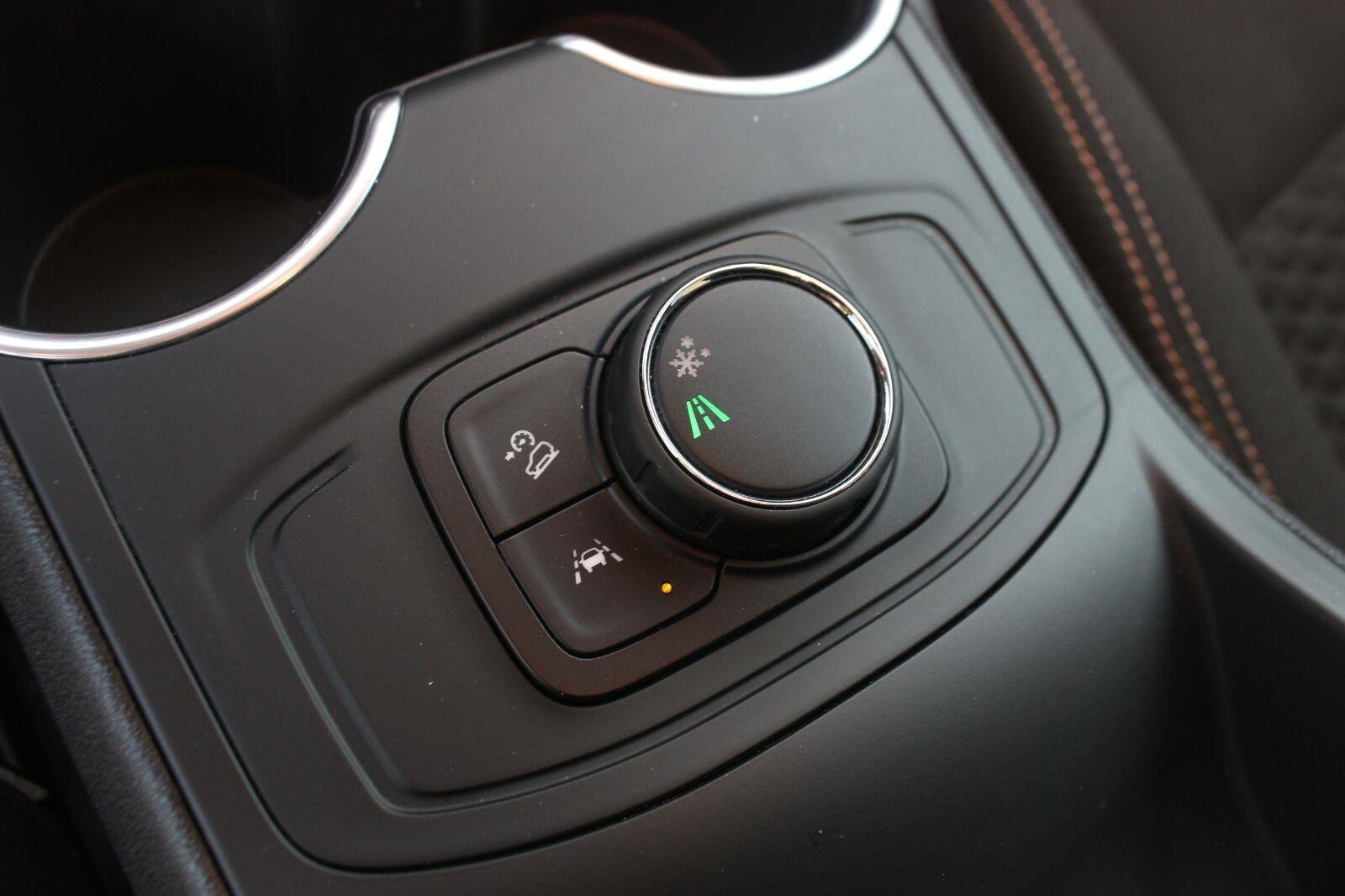 Used 2020 SUMMIT WHITE GMC SLE image 22