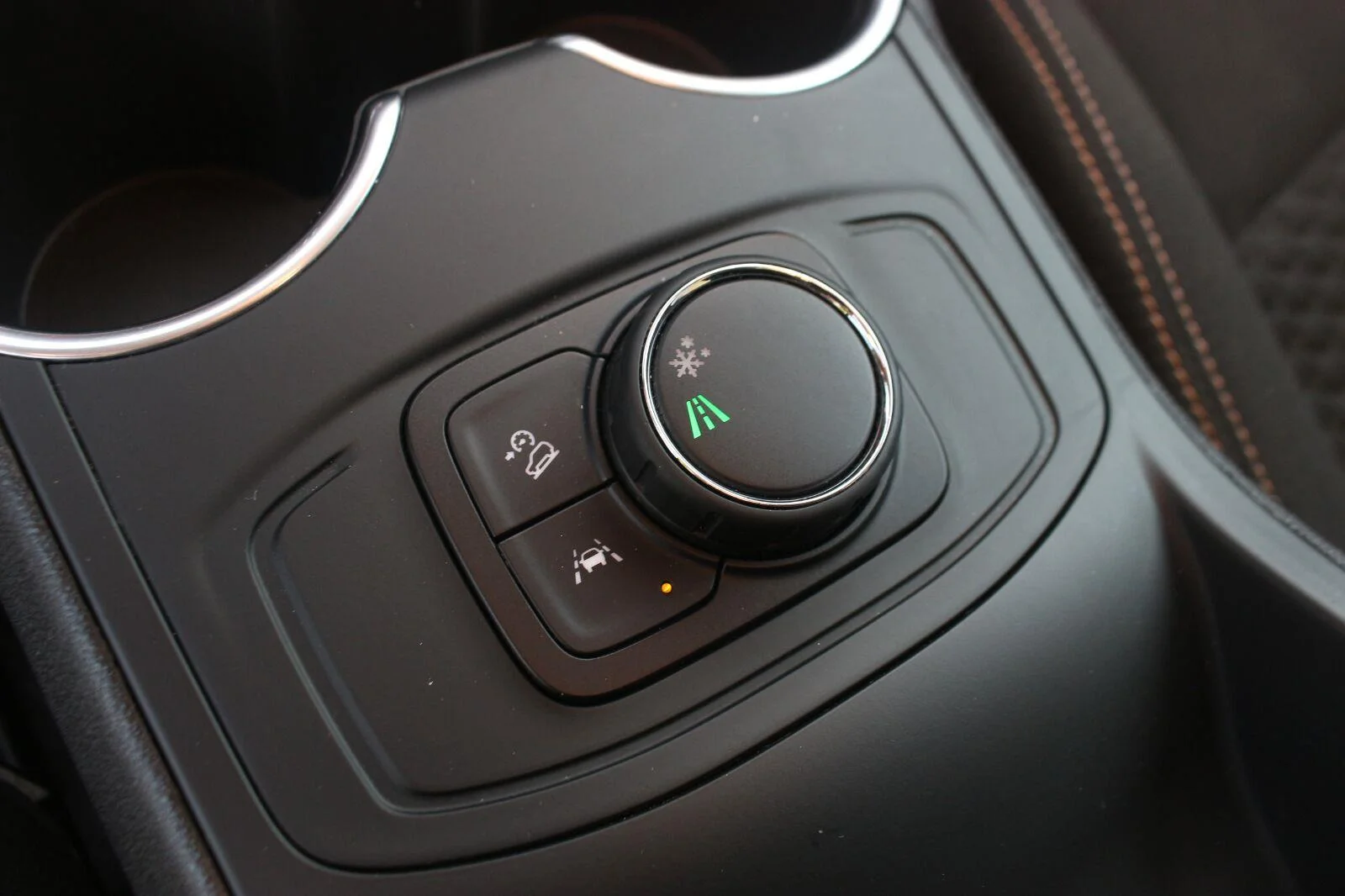 Used 2020 SUMMIT WHITE GMC SLE image 22
