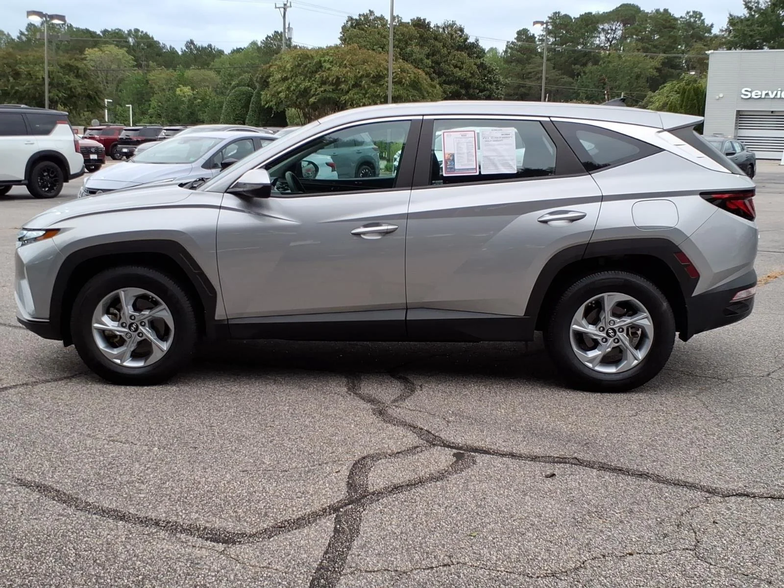 Used 2022 Shimmering Silver Hyundai SE image 3