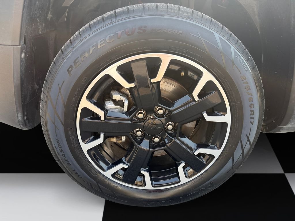 Used 2023 Red Jeep Latitude image 14