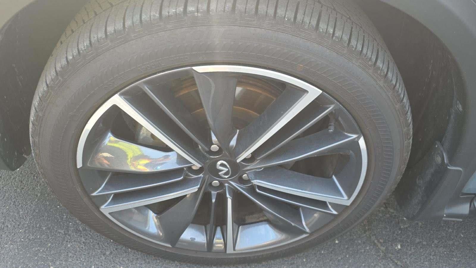 Certified Used 2025 Gray INFINITI ESSENTIAL image 4