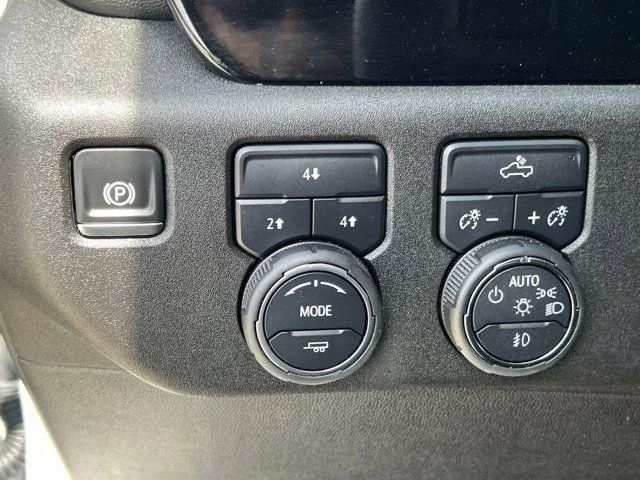 Used 2025 Summit White Chevrolet LT image 30