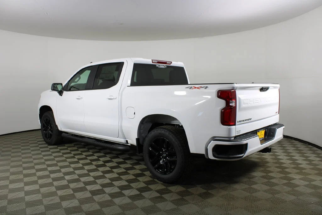 New 2026 Summit White Chevrolet RST image 4