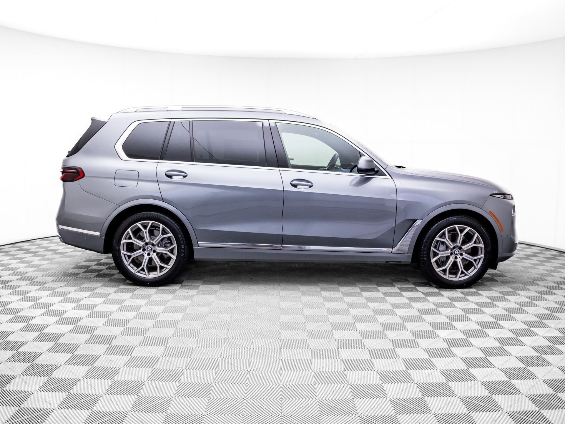 New 2026 Skyscraper Grey Metallic BMW xDrive40i image 8