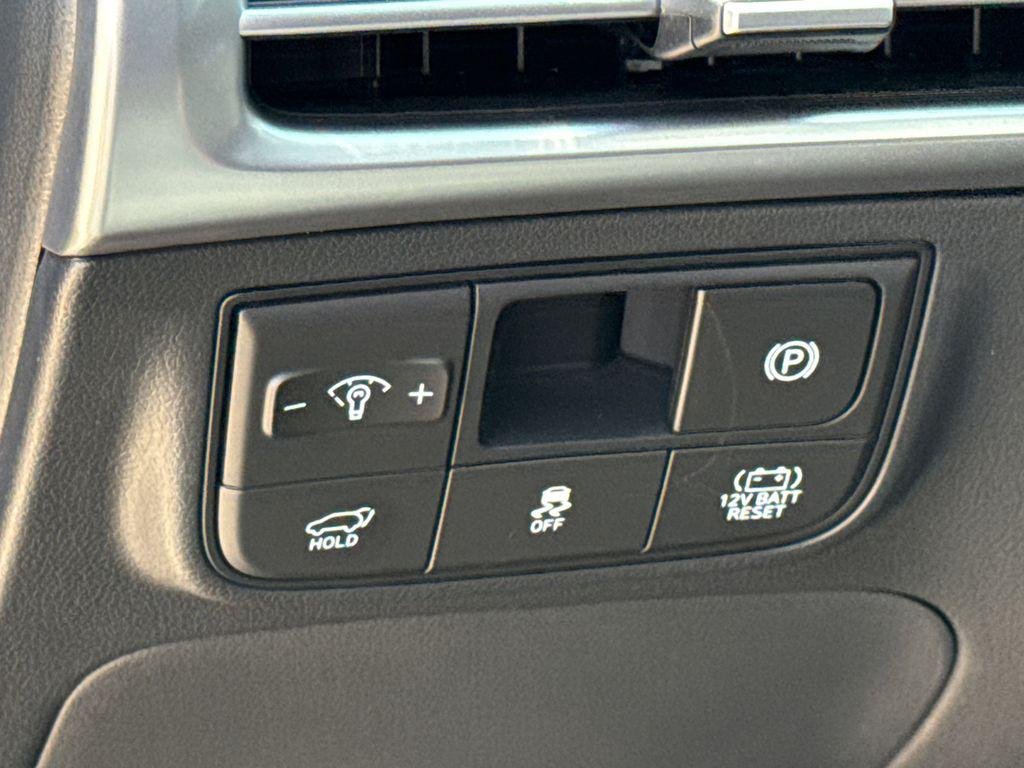 New 2026 Gray Hyundai SEL FWD image 21