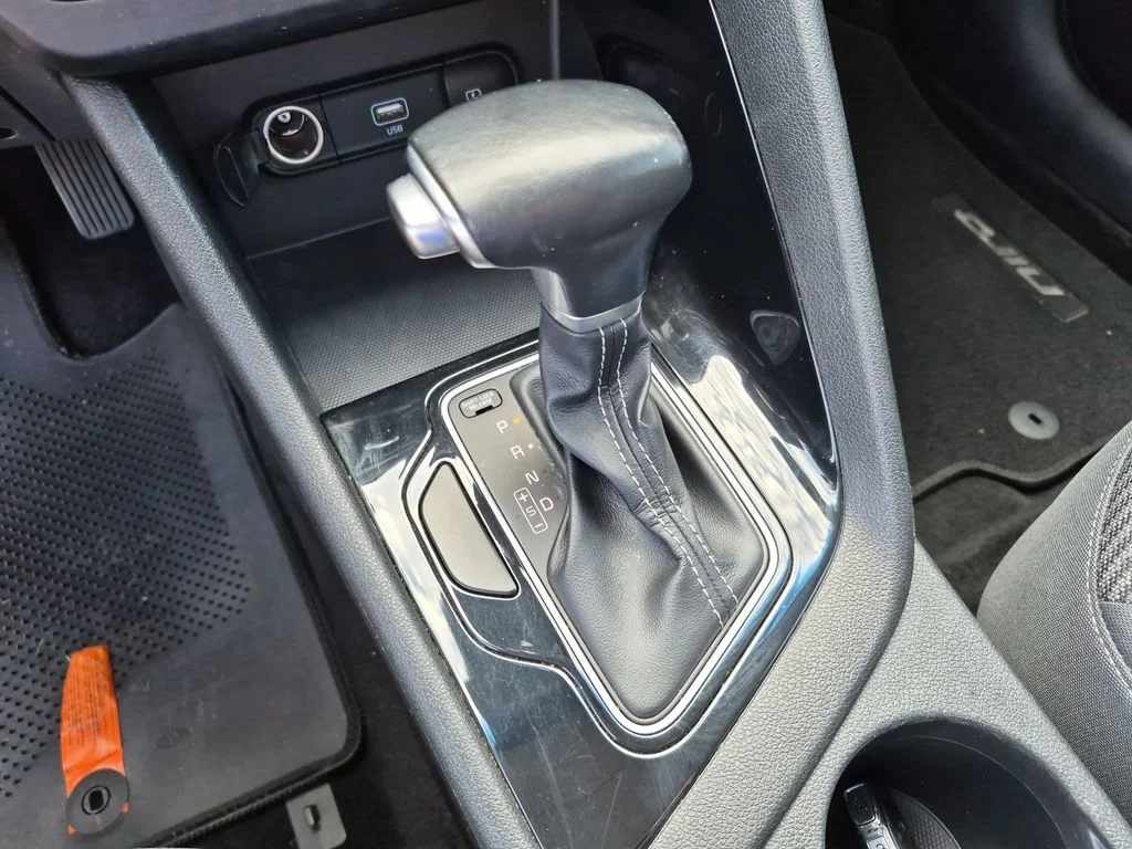 Used 2020 White Kia LXS image 28