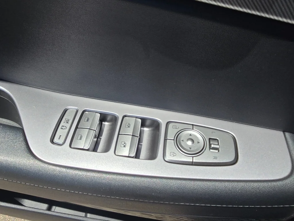 Used 2024 Abyss Black Pearl Hyundai SEL 7P image 19