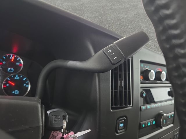 Used 2022 White Chevrolet LT image 22
