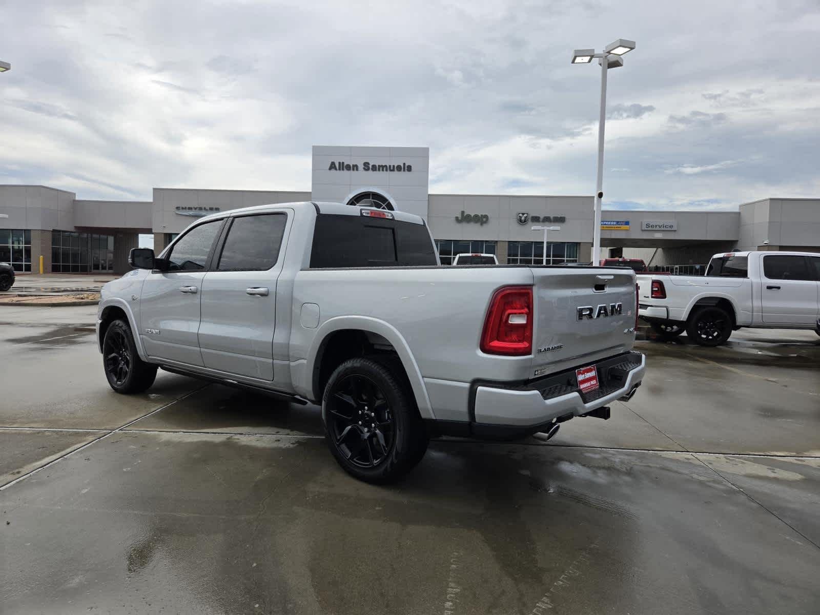 2027 RAM Ram 1500 Pickup Laramie - Photo 3