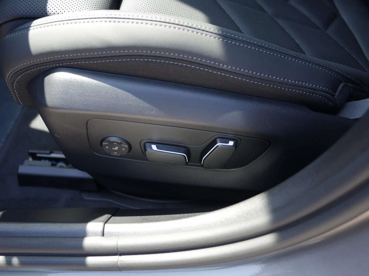 New 2027 Oxide Grey Metallic BMW 530i image 25
