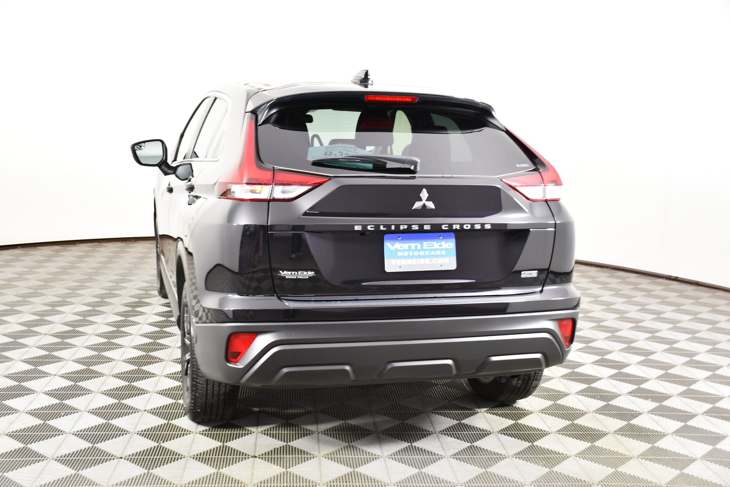 Certified Used 2025 Labrador Black Pearl Mitsubishi LE image 7