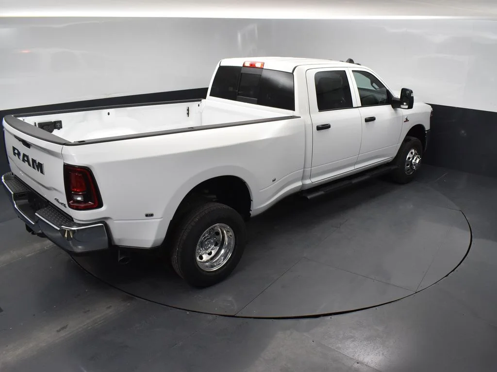 New 2026 Bright White Clear-Coat Exterior Paint RAM Tradesman image 36