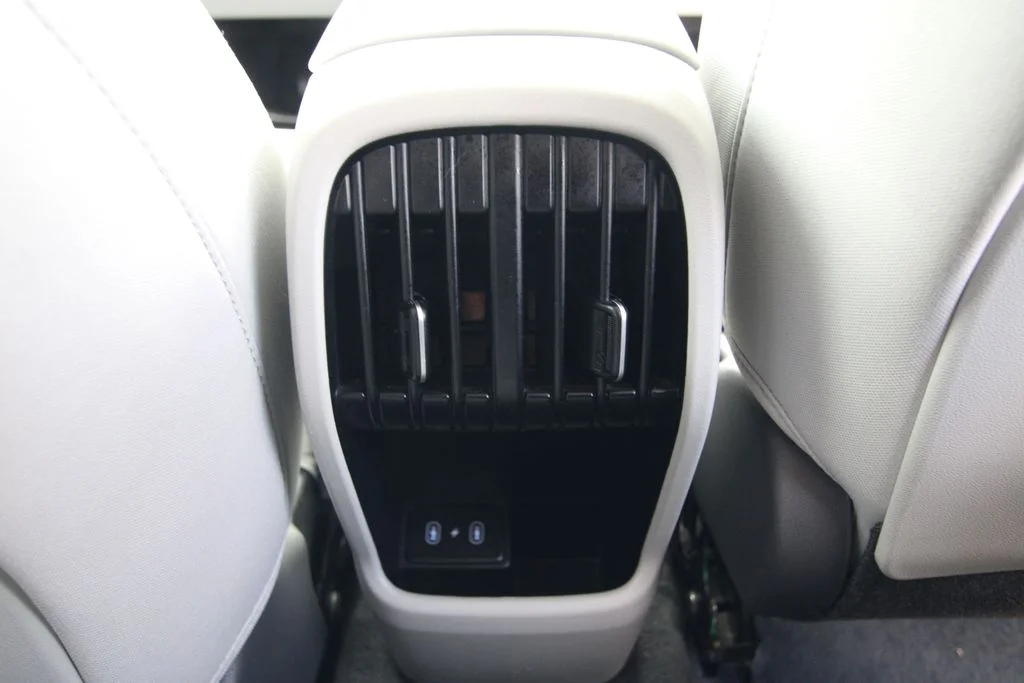 Used 2025 Black Hyundai SEL image 31