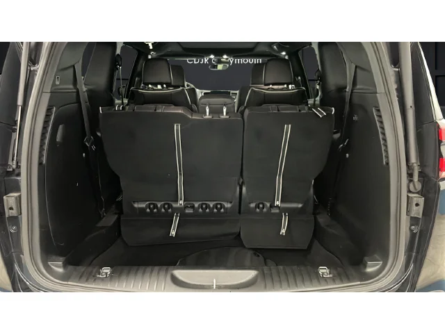 Used 2025 Diamond Black Chrysler Limited image 27