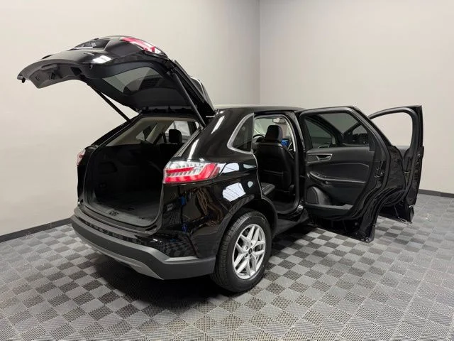 Used 2023 Black Ford SEL image 27