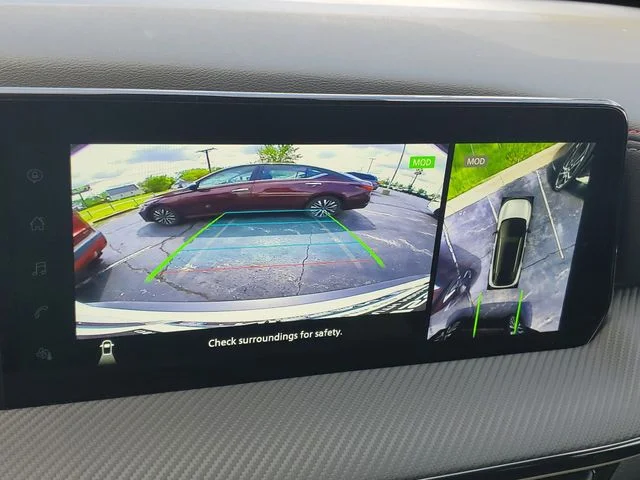 Used 2025 White Nissan SR image 29