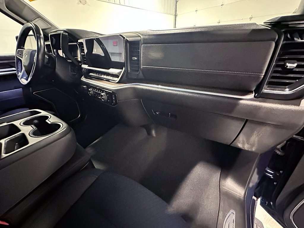 Used 2022 Blue Chevrolet RST image 28