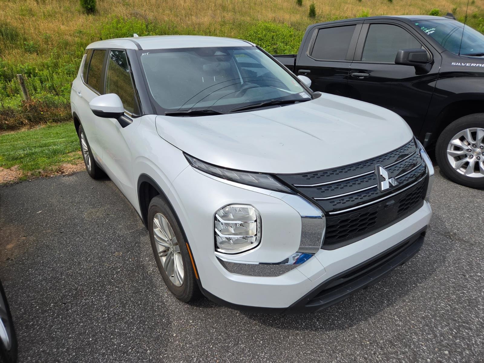 Used 2024 Silver Mitsubishi ES image 3