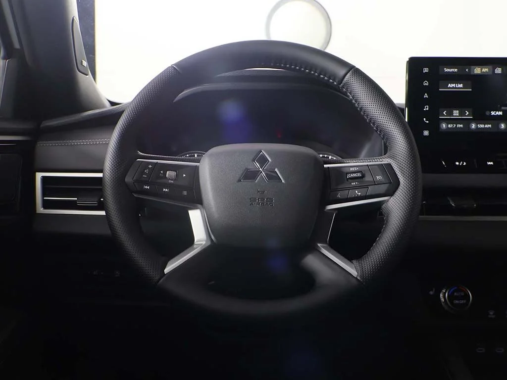 New 2026 White Mitsubishi LE image 37