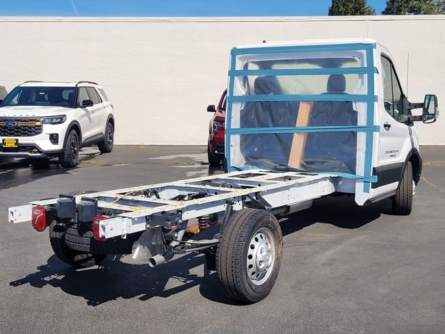 New 2025 Oxford White Ford Cutaway image 4