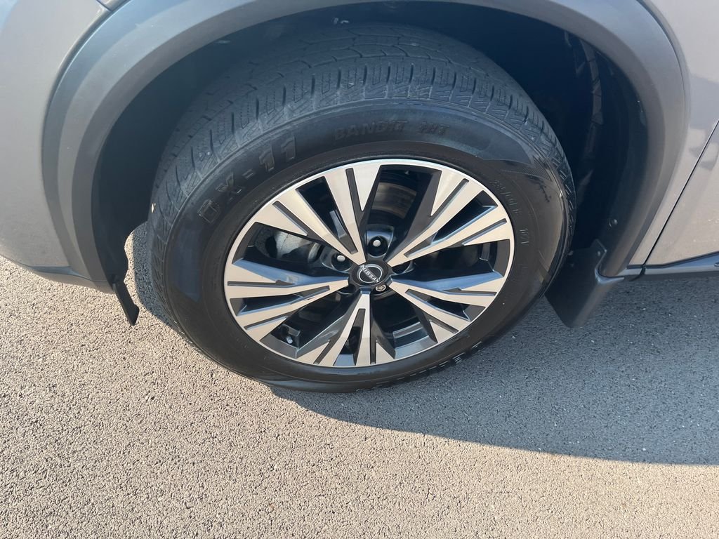 Used 2023 Gray Nissan SV image 9