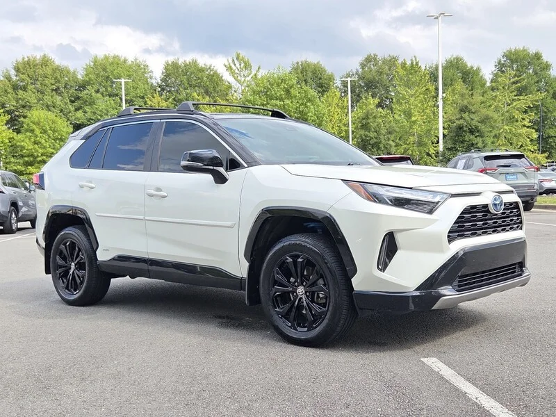 Used 2022 WHITE TOYOTA XSE image 4