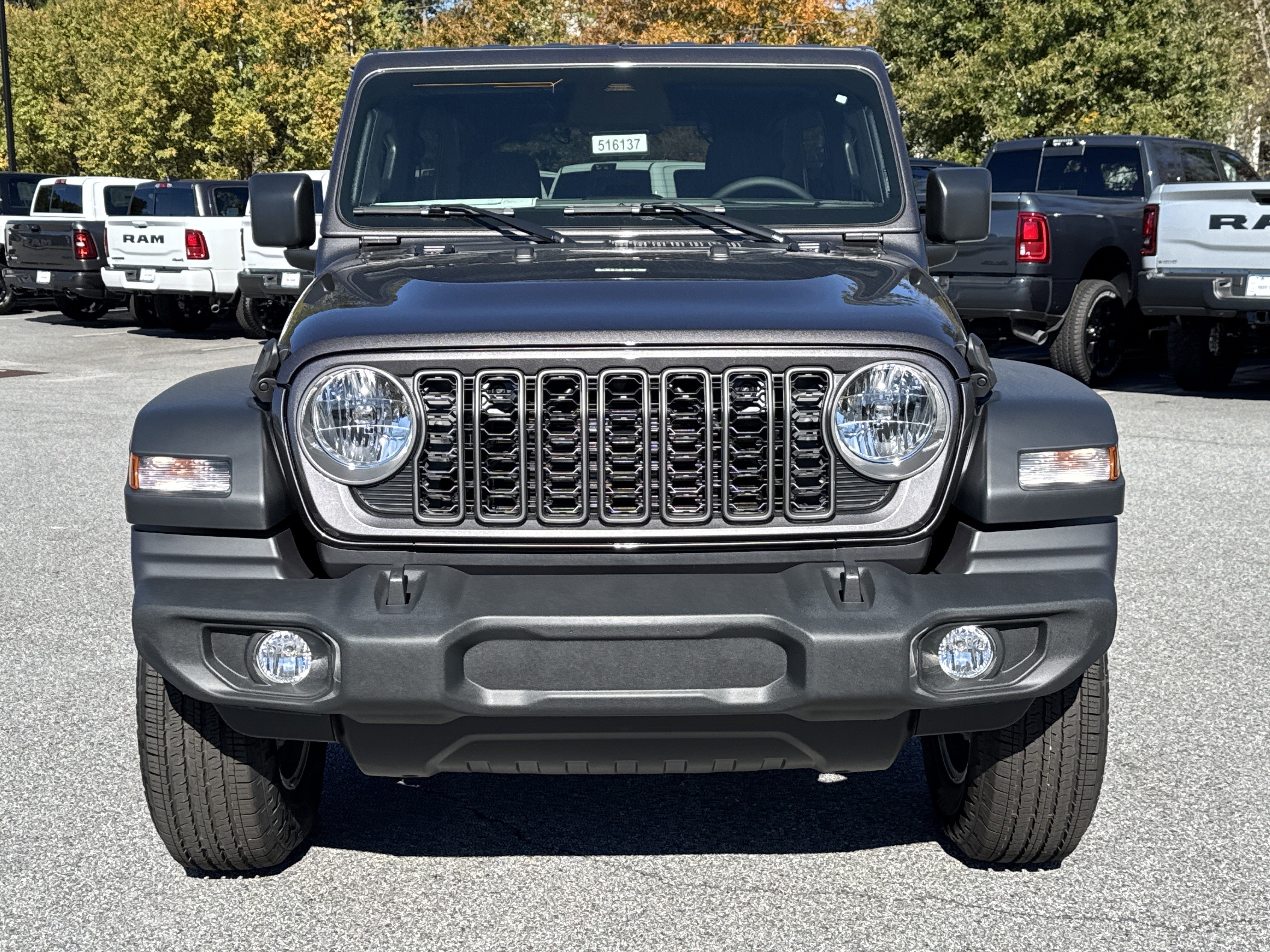 New 2025 Granite Crystal Metallic Clear-Coat Exterior Paint Jeep Sport S image 2