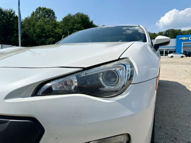 Used 2016 White Subaru Limited image 47