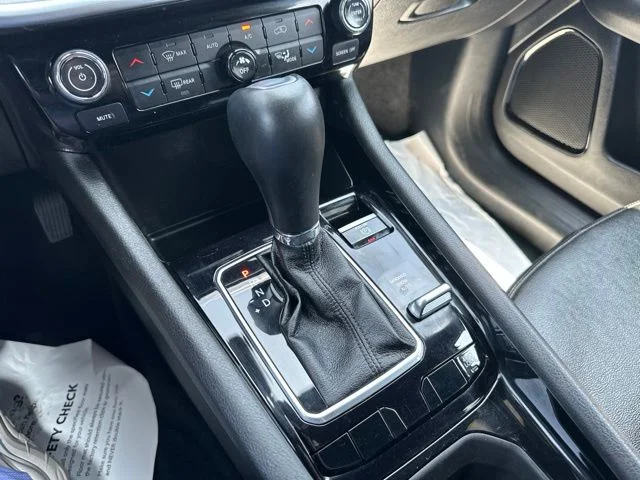 Used 2025 White Jeep Limited image 23