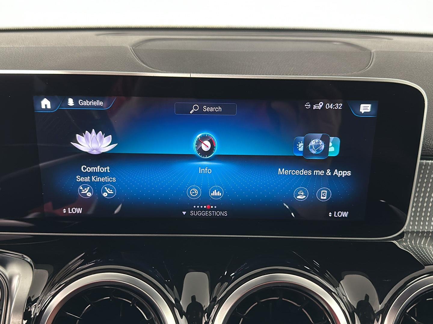 Used 2021 Cosmos Black Metallic Mercedes-Benz GLB 250 image 29