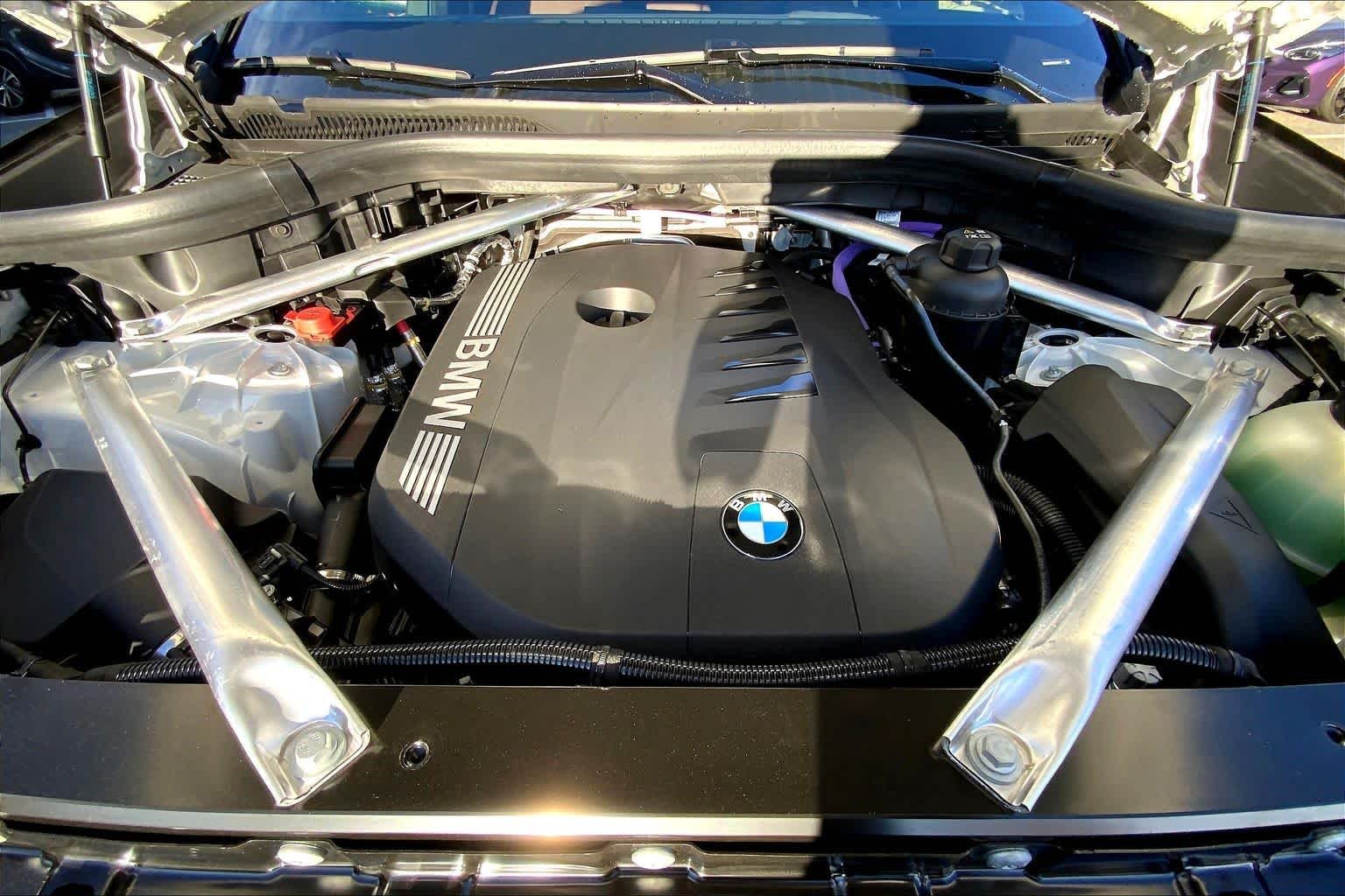 New 2026 Alpine White BMW xDrive40i image 16