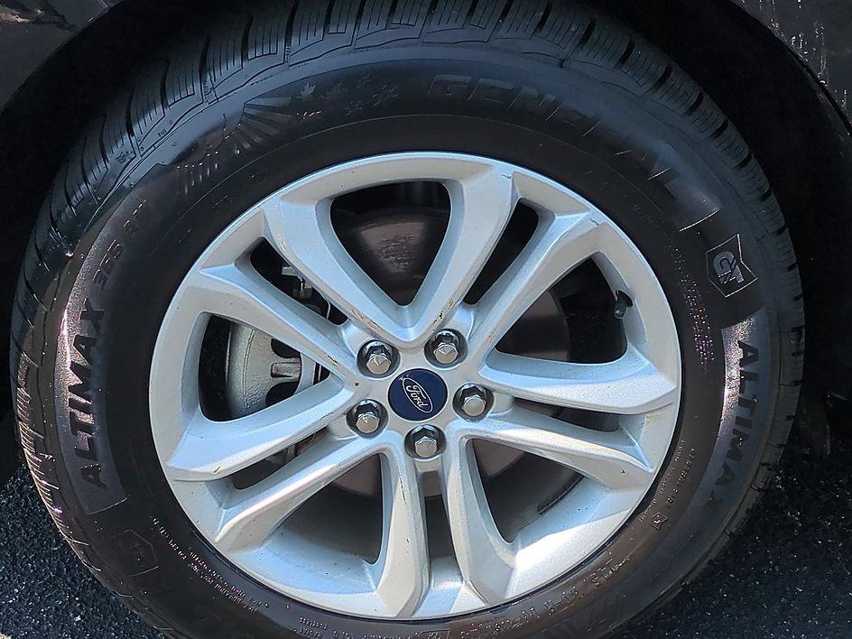 Used 2020 Black Ford SEL image 12