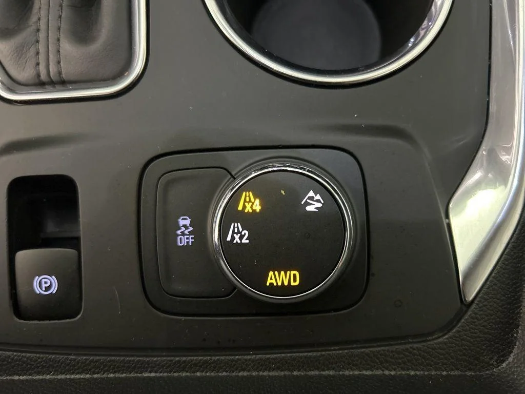 Used 2019 Silver Ice Metallic Chevrolet LT image 27