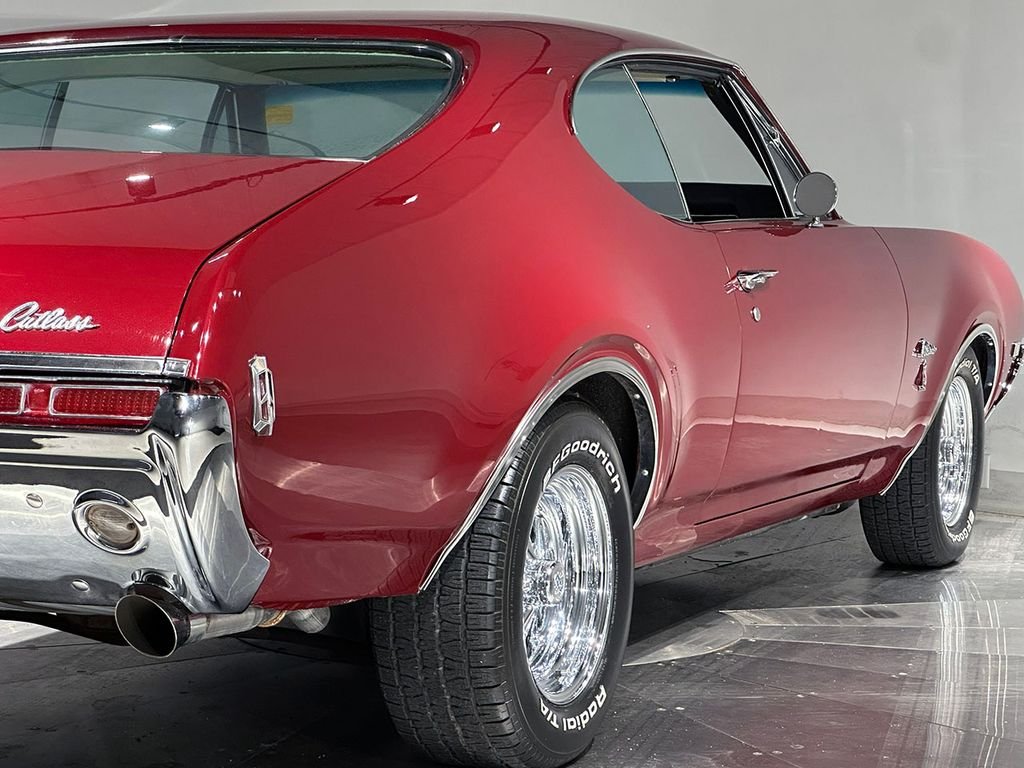 Used 1968 Red Oldsmobile Supreme image 38
