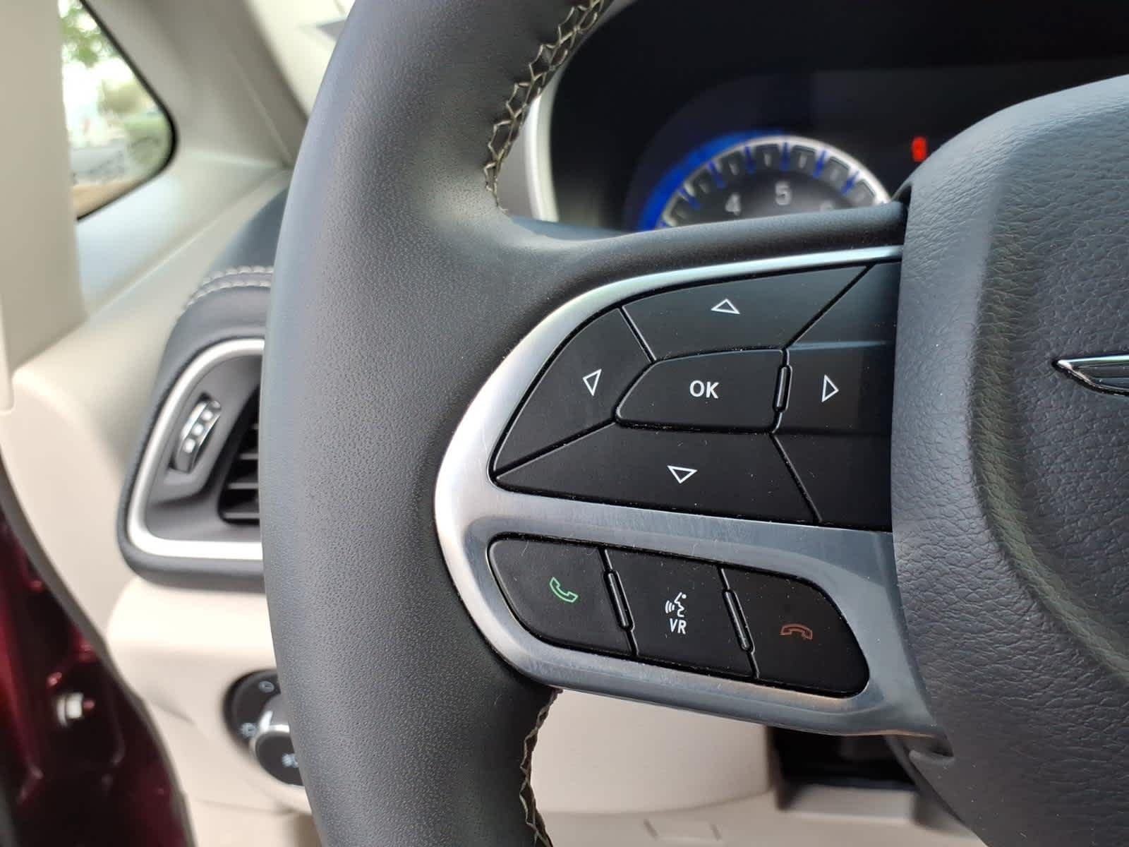 Used 2023 Velvet Red Pearlcoat Chrysler Touring L image 39