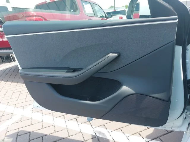 Used 2025 White Tesla Long Range image 27